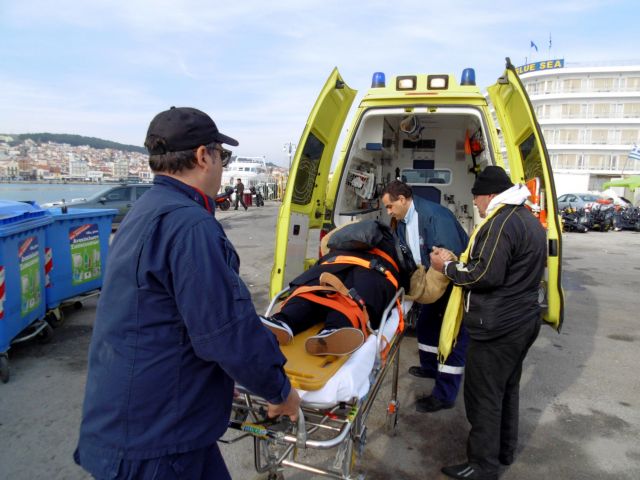 Iraklio: Four workers injured after balcony suddenly collapses