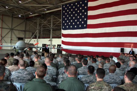 Ο υπουργός Άμυνας των ΗΠΑ στην αεροπορική βάση του Ιντσιρλίκ