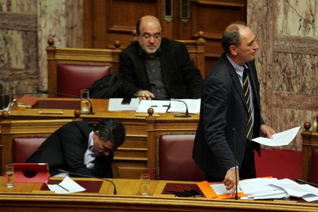 Τρίζει η καρέκλα των Σταθάκη, Αλεξιάδη, Μάρδα και παίζεται η παραμονή Σκουρλέτη