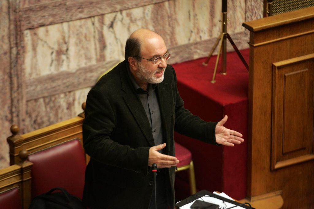 Αντιαπαράθεση Αλεξιάδη – Σταϊκούρα για τα ληξιπρόθεσμα