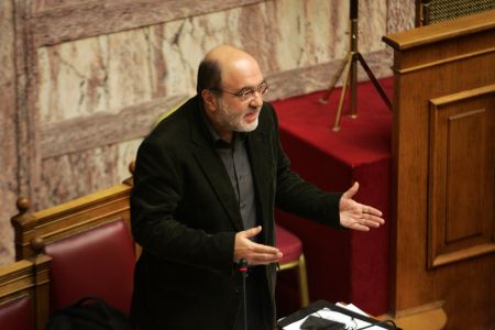 Αντιαπαράθεση Αλεξιάδη – Σταϊκούρα για τα ληξιπρόθεσμα