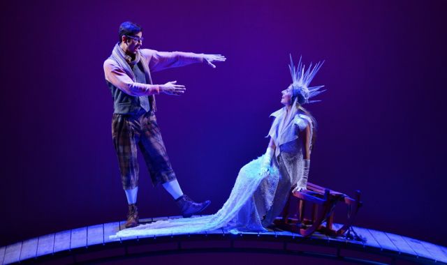 Η «Βασίλισσα του Χιονιού» τραγουδά στη Στέγη