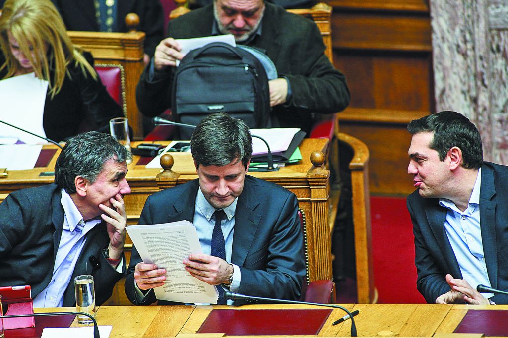 Δύο στρατόπεδα για την επόμενη μέρα