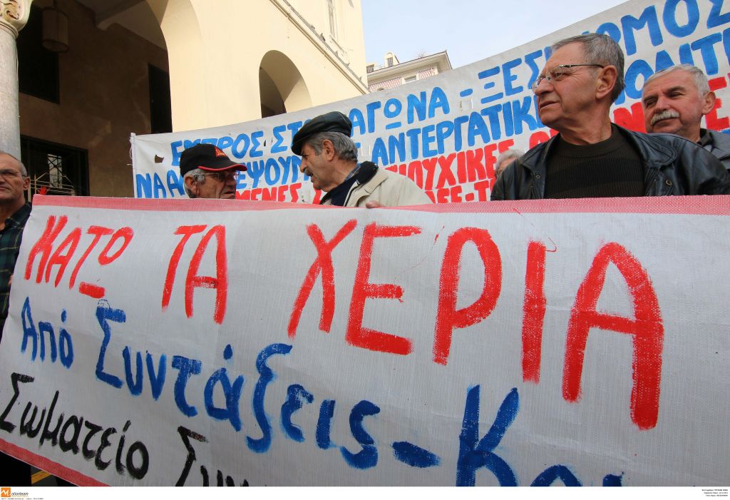 Μειώσεις νέων συντάξεων και περικοπές σε συνταξιούχους που λαμβάνουν συνολικά πάνω από 1.300 ευρώ