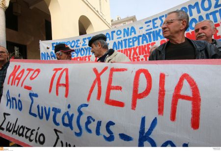 Μειώσεις νέων συντάξεων και περικοπές σε συνταξιούχους που λαμβάνουν συνολικά πάνω από 1.300 ευρώ
