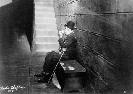 Ο Σαρλό, η Πόλη και το Τριανόν