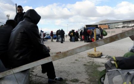 Chaos and confusion over refugee transfer to hockey stadium