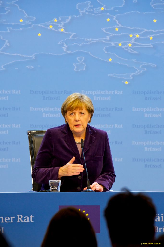 Σύσσωμοι οι συγκυβερνώντες σφίγγουν την «προσφυγική μέγγενη» στη Μέρκελ