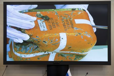 Ανοιξαν το μαύρο κουτί του ρωσικού αεροσκάφους σε απευθείας μετάδοση