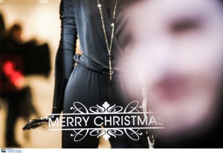 Store working hours across Greece on Christmas Eve