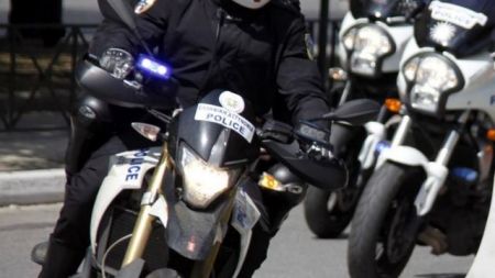 Με σέξι Αγιοβασίληδες η ΕΛ.ΑΣ. ξετρύπωσε συμμορία διαρρηκτών