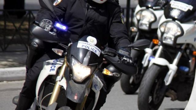 Με σέξι Αγιοβασίληδες η ΕΛ.ΑΣ. ξετρύπωσε συμμορία διαρρηκτών