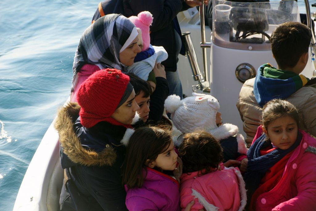 Στη Μήλο οι 114 πρόσφυγες που εντοπίστηκαν σε θαλαμηγό