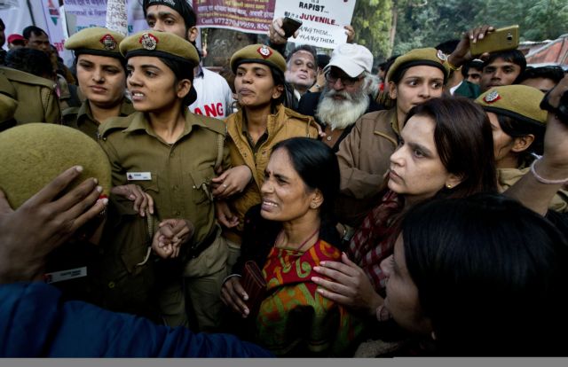 Οργή στην Ινδία για την αποφυλάκιση δράστη για ομαδικό βιασμό φοιτήτριας
