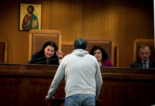 Λιποθυμία μάρτυρα – αστυνομικού στη δίκη της Χρυσής Αυγής