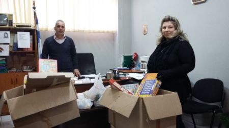 Διανομή τροφίμων εν όψει Χριστουγέννων στον Πειραιά