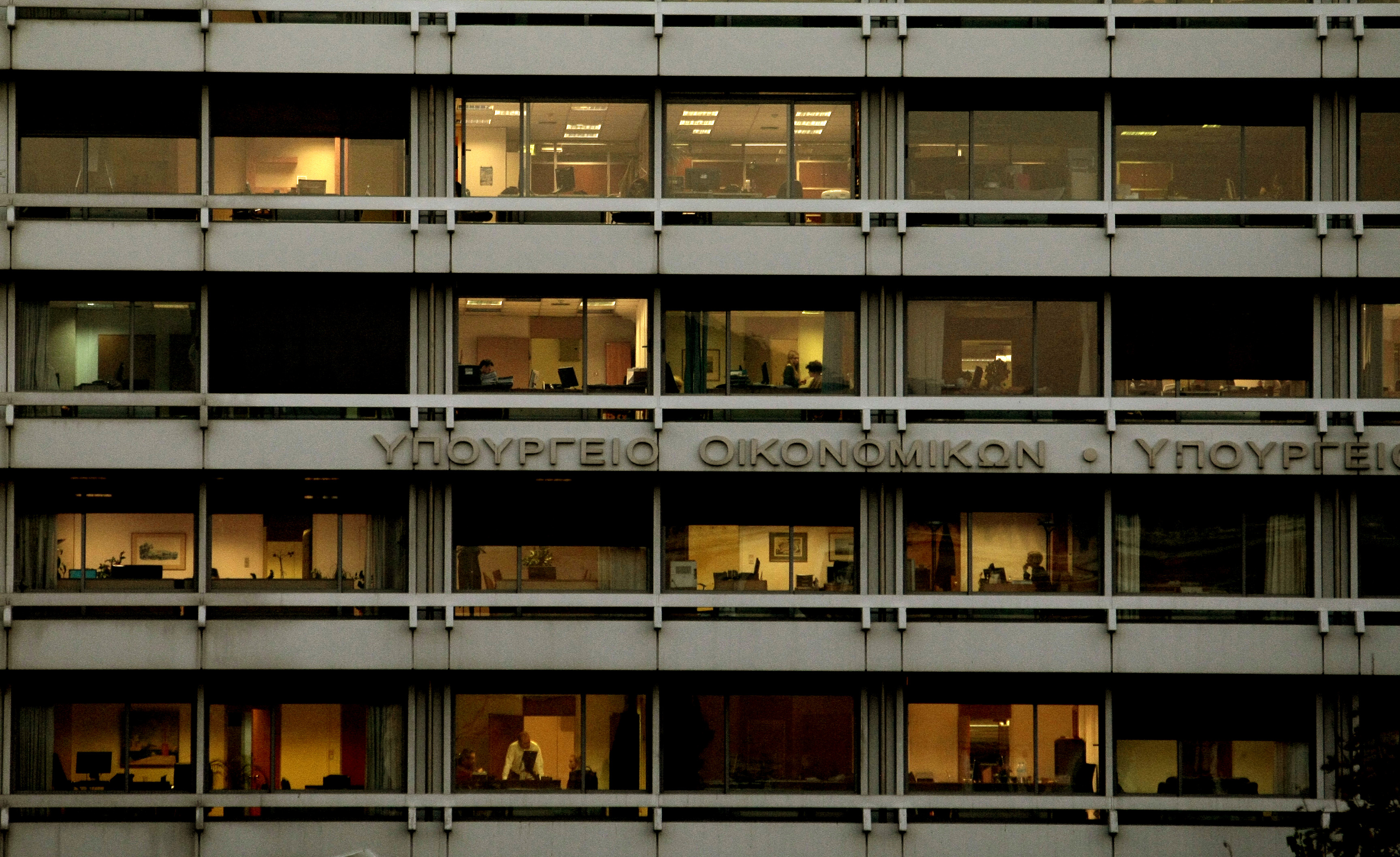 Πολιτικό σίριαλ η αντιπαράθεση ΣΥΡΙΖΑ-ΣΕΒ