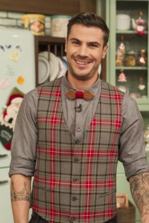 Ο Ακης Πετρετζίκης μαγειρεύει… εκπλήξεις