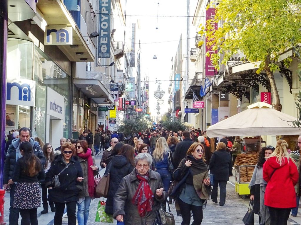 Στις 18:00 κλείνουν τα εμπορικά καταστήματα παραμονή Χριστουγέννων