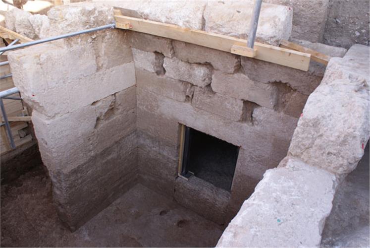 Ancient Macedonian tomb discovered in Pella during sewage works