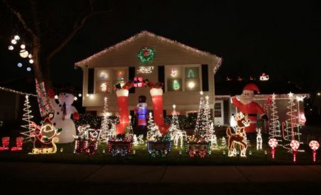 ΗΠΑ: Προκλητικά ενεργοβόρες οι χριστουγεννιάτικες φωταψίες
