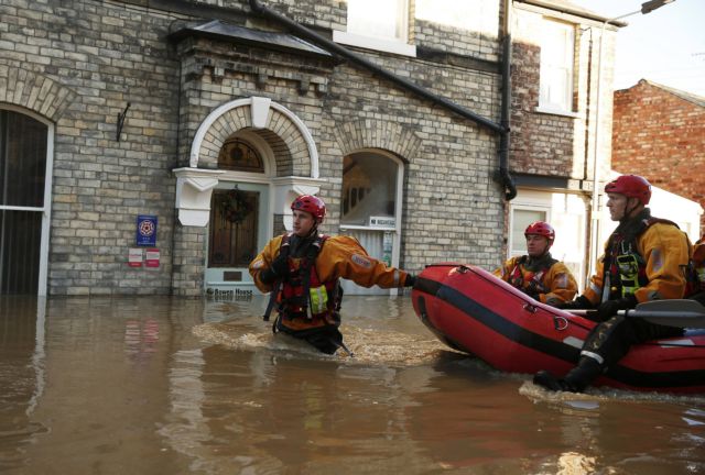 Κινητοποίηση του στρατού στη Βρετανία για τις πλημμύρες στα βόρεια