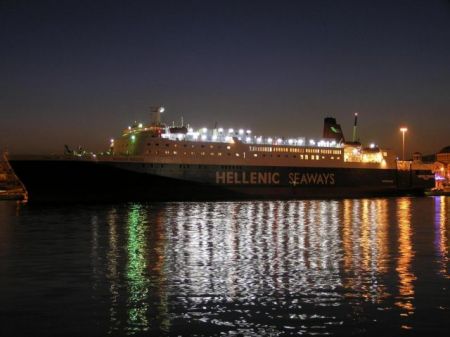 Μηχανική βλάβη εν πλω παρουσίασε τη νύχτα το Νήσος Ρόδος