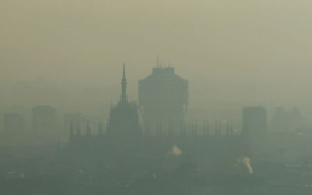 Σε κλοιό νέφους παραμένει η Ιταλία-Σύσκεψη για λήψη νέων μέτρων