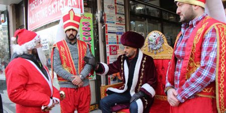 Τουρκία: Εθνικιστές «καταδίκασαν» τον Αγιο Βασίλη