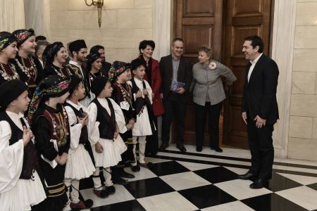 Ρε, εσύ ο Τσίπρας είναι κανονικός άνθρωπος!