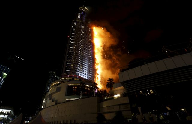 Μεγάλη πυρκαγιά σε ξενοδοχείο στο Ντουμπάι – Ενας νεκρός και 14 τραυματίες