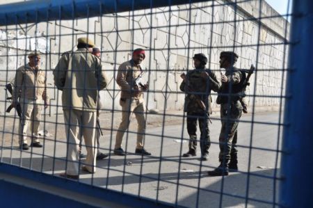 Ινδία: Ένοπλη επίθεση σε αεροπορική βάση του ινδικού στρατού