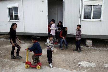 Τέσσερις εταιρείες πήραν τον διαγωνισμό-εξπρές για κοντέινερ προσφύγων