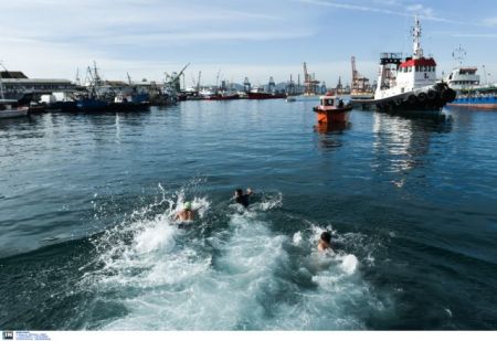 Ρόδος: Με «χαρτί» γιατρού η βουτιά για τα Θεοφάνεια