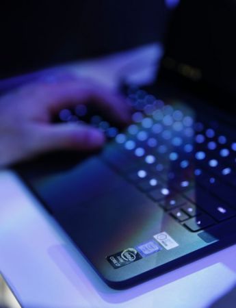 «Κράσαραν» οι πωλήσεις ηλεκτρονικών υπολογιστών