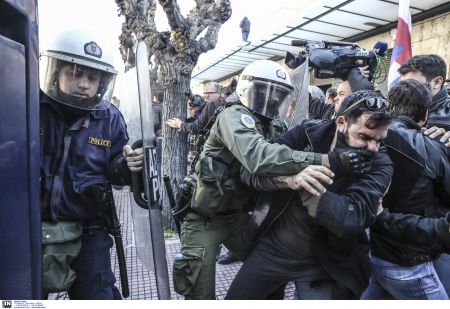 ΕΔΕ για τα χημικά εναντίον του ΠΑΜΕ στο Σύνταγμα