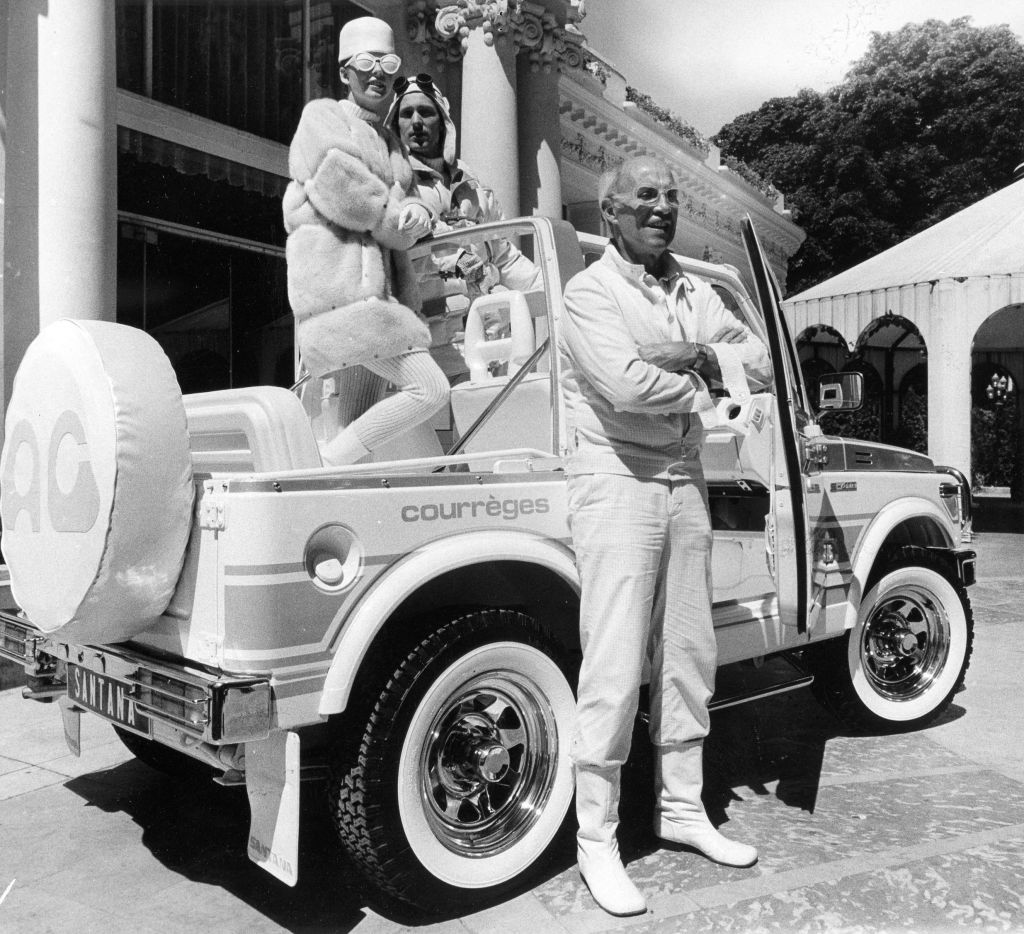 Σίβυλλα alert! Τα Ιt girls επιβάλλουν ολική επαναφορά Courreges