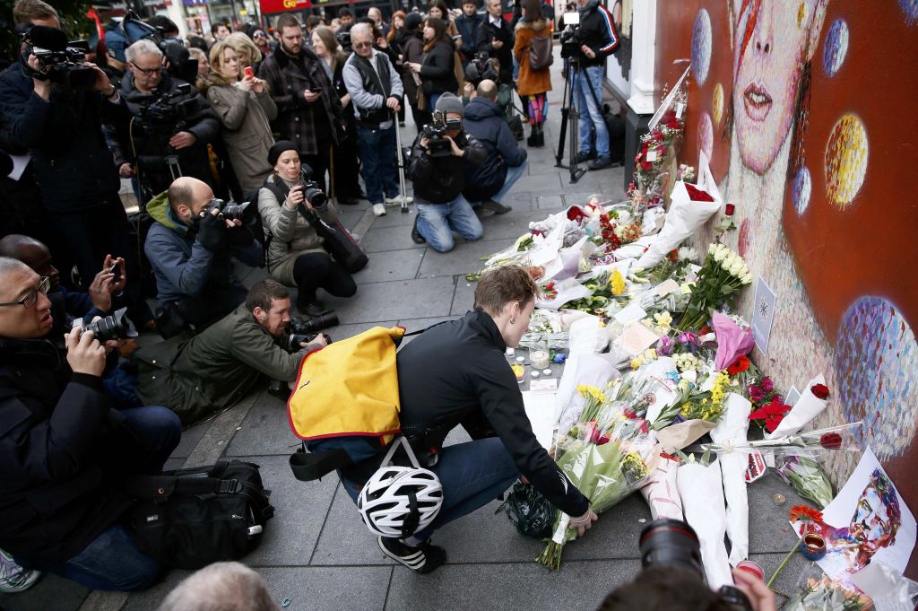 Ο κόσμος της μουσικής αποχαιρετά τον Ντέιβιντ Μπόουι