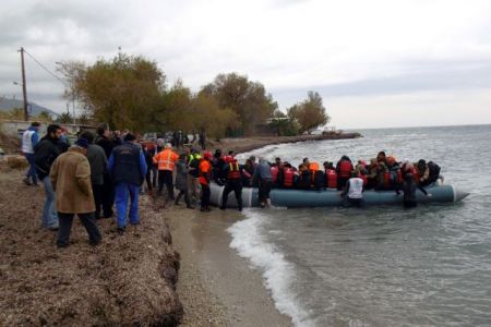 Πάνω από 800.000 οι αφίξεις προσφύγων σε ελληνικά νησιά το 2015