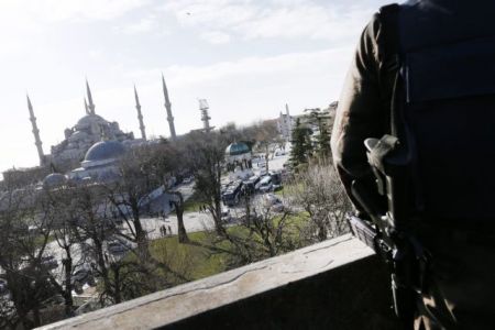 Ελεγχόμενη έκρηξη σε σακίδιο στην πλατεία Ταξίμ της Κωνσταντινούπολης