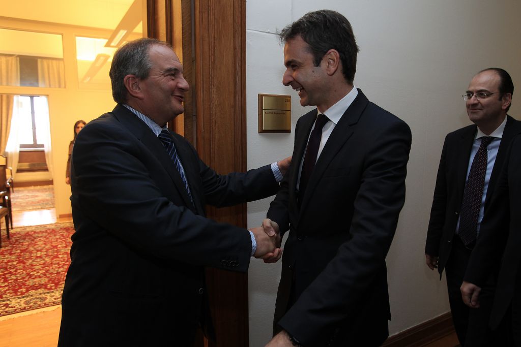 Παρών στην ομιλία Μητσοτάκη στη ΔΕΘ ο Κώστας Καραμανλής