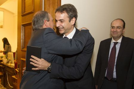 Με Κ.Καραμανλή και Αντ. Σαμαρά συναντήθηκε ο Κυρ. Μητσοτάκης