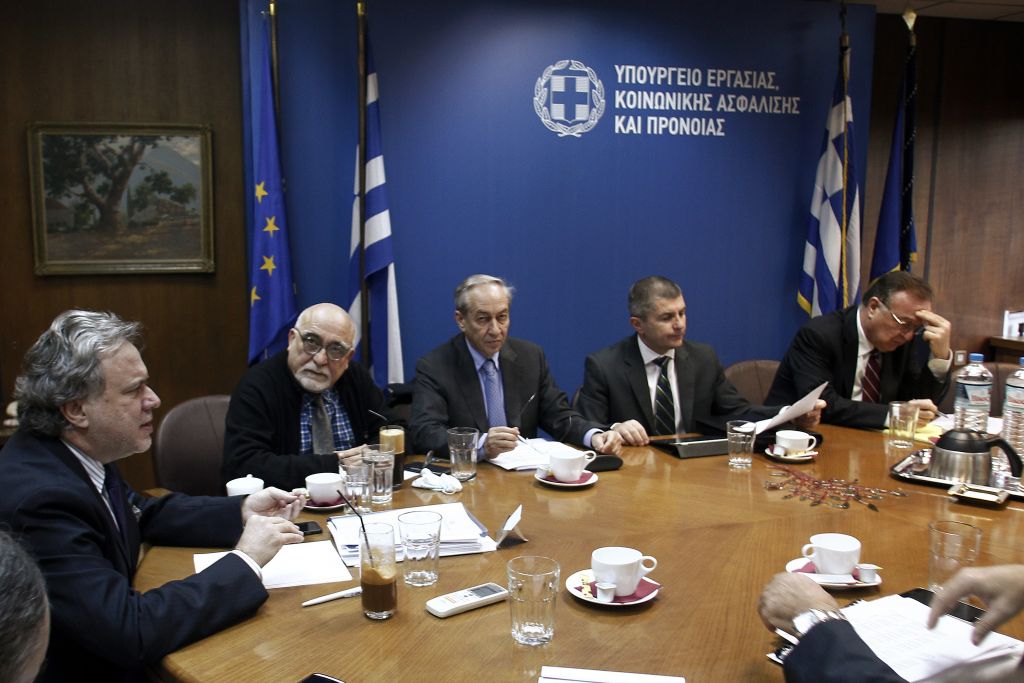 Ποιες διορθωτικές κινήσεις εξετάζει η κυβέρνηση στο ασφαλιστικό