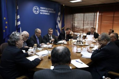 Σε επιτροπή Εμπειρογνωμόνων το θέμα των ασφαλιστικών εισφορών