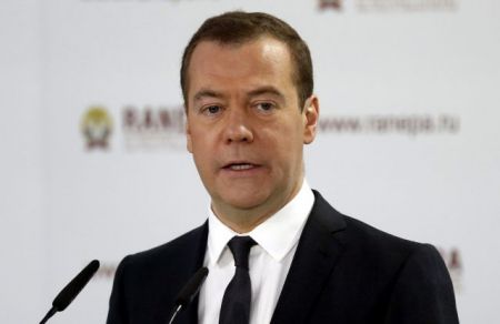 Μόσχα: Αναθεωρεί τον προϋπολογισμό της 2016 λόγω πετρελαίου