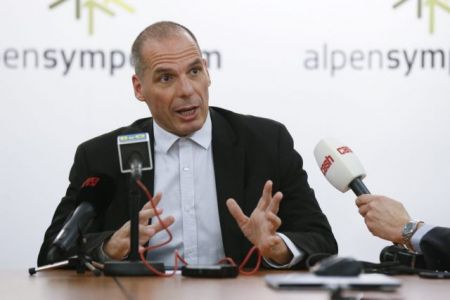 Βαρουφάκης προς τρόικα: Ζητήστε συγγνώμη στην Ελλάδα και παραιτηθείτε