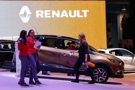 Έφοδος των αρχών στα κεντρικά της Renault, βουτιά για τη μετοχή της