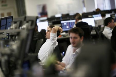 Το Brent «κλειδώνει» κάτω από τα 30 δολ. το βαρέλι