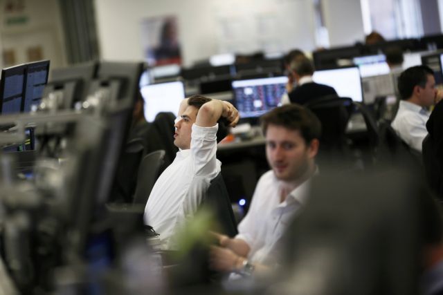 Το Brent «κλειδώνει» κάτω από τα 30 δολ. το βαρέλι