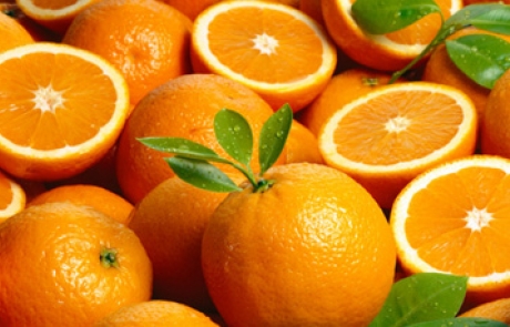Πειραιάς: Διανομή 22 τόνων πορτοκαλιών σε αδύναμους πολίτες